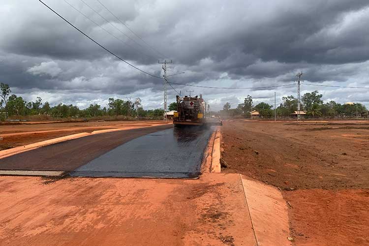 Laying bitumen